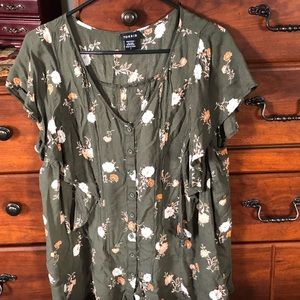 Torrid Size 2 flutter sleeve top